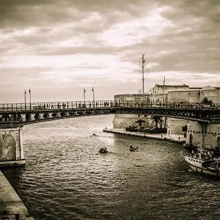 Castello Aragonese בית הארחה טאראנטו