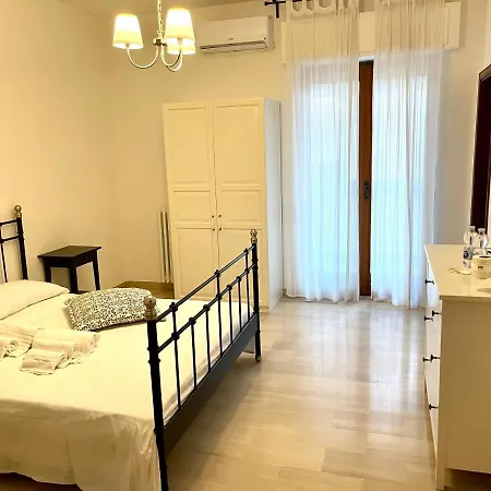 Castello Aragonese בית הארחה 3*