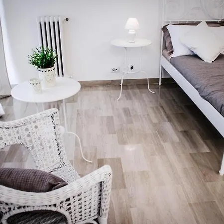 Castello Aragonese 招待所 3*