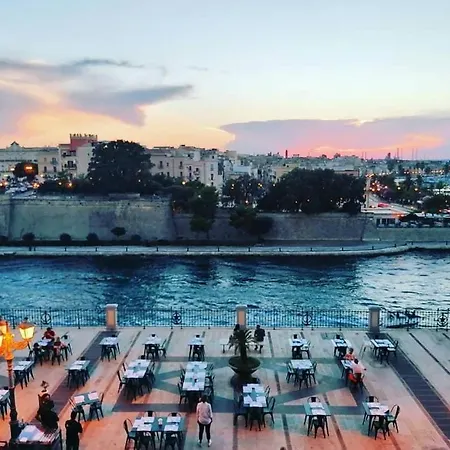 Castello Aragonese Guest house *